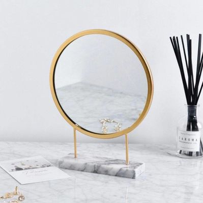 Góc tròn kính phóng đại trang điểm cho bàn Vanity Custom