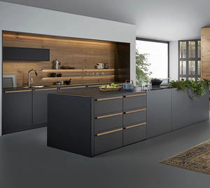 Tủ bếp gỗ hiện đại sẵn sàng với thùng gỗ melamine